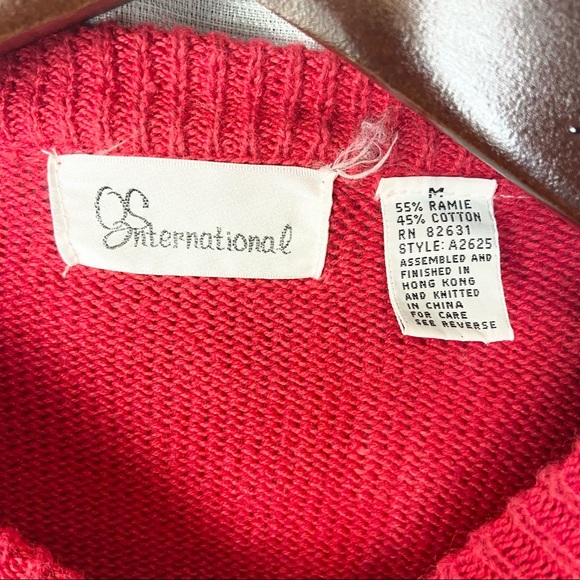 Vintage classic red pearl embellished heavy cable knit holiday sweater medium - Picture 4 of 7